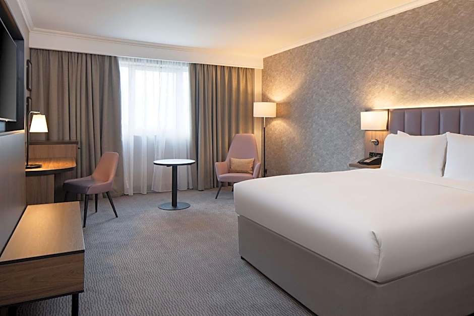 DoubleTree by Hilton Dartford Bridge