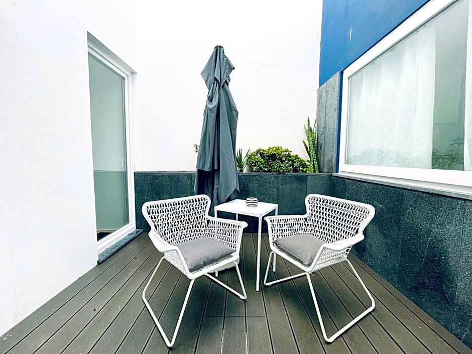 Partenope Hostel and Suites