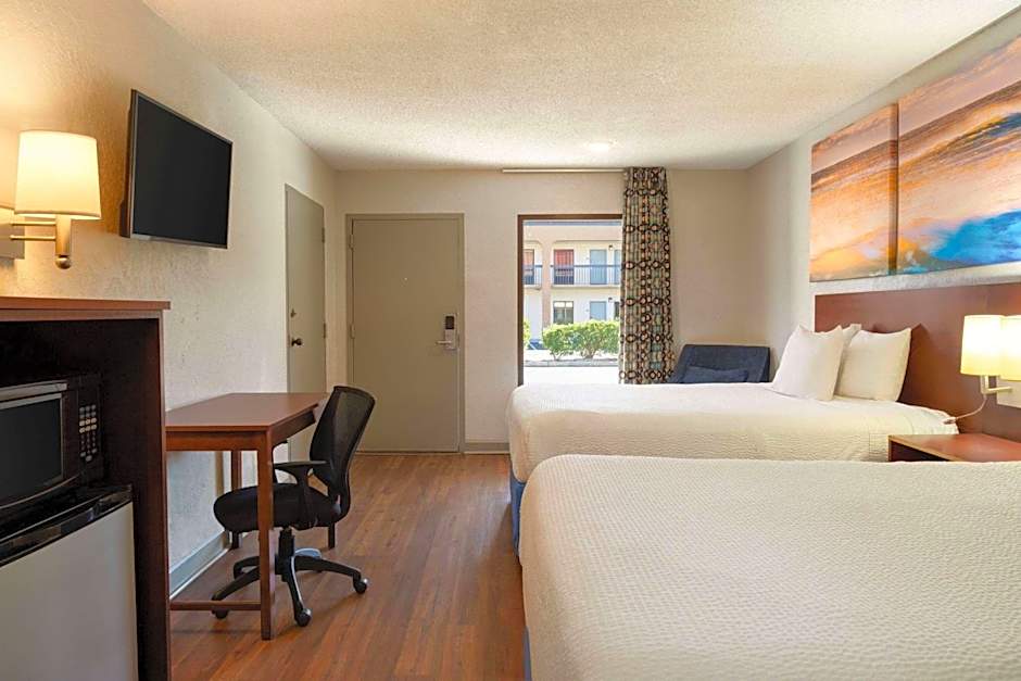 Days Inn by Wyndham Dillon