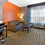La Quinta Inn & Suites by Wyndham Bush Intercontinental Airport East