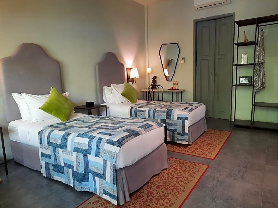 Lovina life Room & Cafe