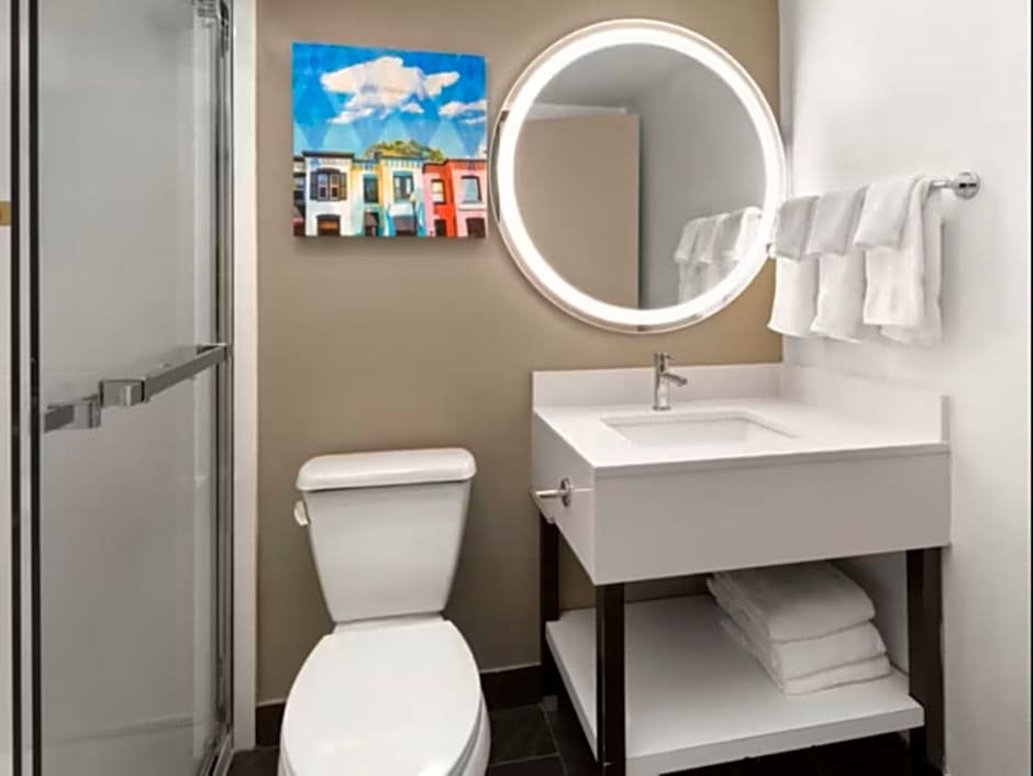 Holiday Inn Express And Suites Washington DC Noma By IHG