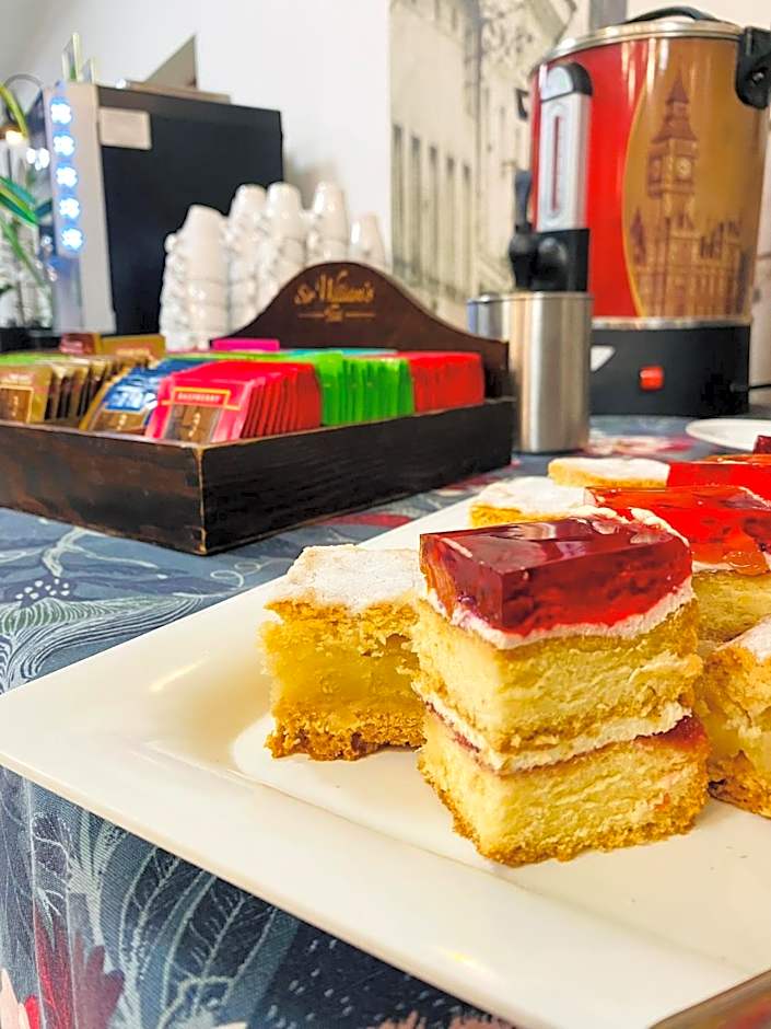 Old Tree Home & Restaurant