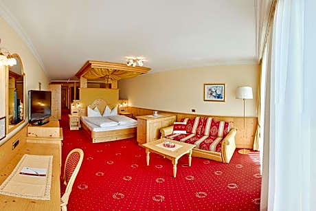 Suite with Balcony and Mountain View