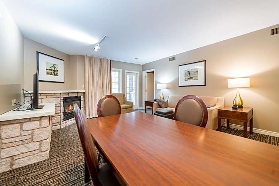 Horseshoe Valley Suites - The Azure