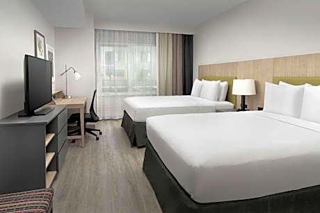 Quadruple Room with Two Queen Beds and Roll-In Shower - Disability Access/Non Smoking