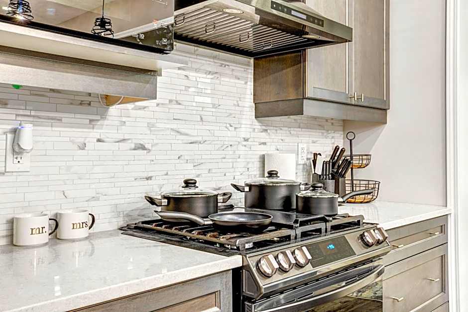 Modern Family Friendly 4BR Home Away From Home