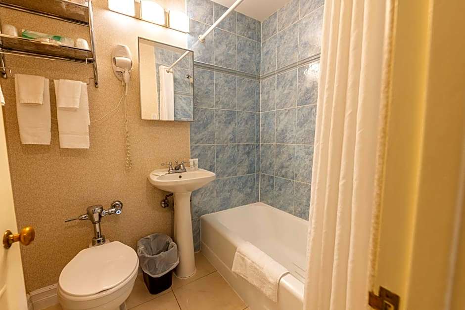 Prince Arthur Waterfront Hotel & Suites