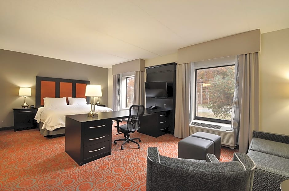 Photo 1 of 6 of Studio 1 King Bed, Hearing/Mobility Accessible, Bathtub