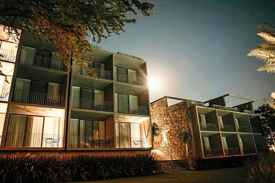 Huayacán Cuernavaca Curamoria Collection