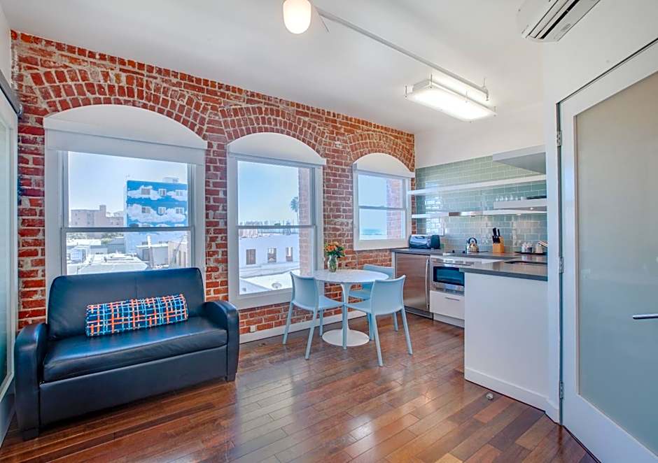 Venice Breeze Suites