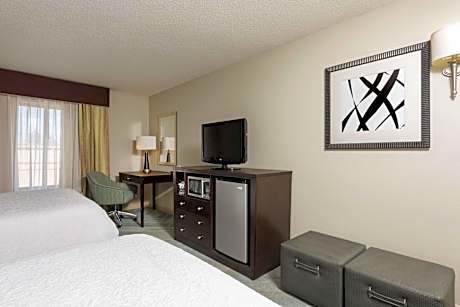 Double Room with Two Queen Beds and Bath Tub - Mobility and Hearing Access/Non-Smoking