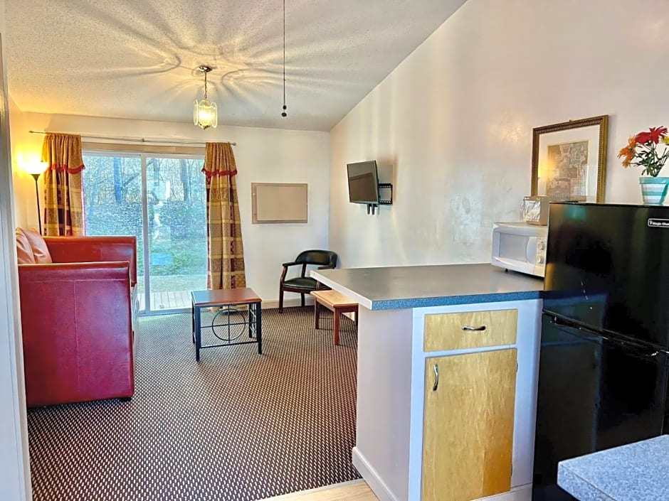 Saco River Motor Lodge & Suites