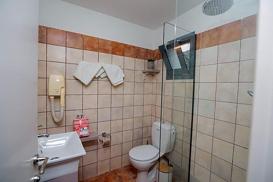 Tsaner Apartment and Rooms