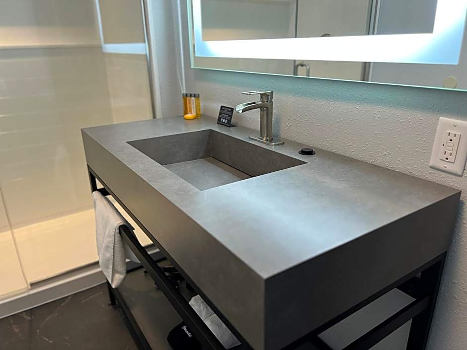 Terrace Bay Hotel - Lakefront