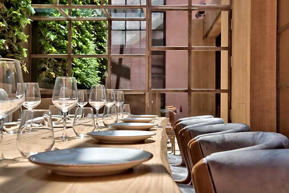 Land's End, Boutique Hotel