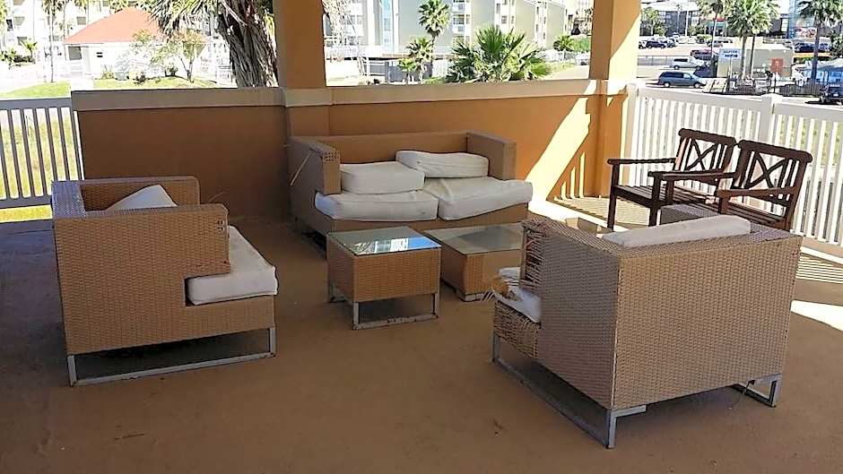 La Isla Condominiums by Cheap Getaway
