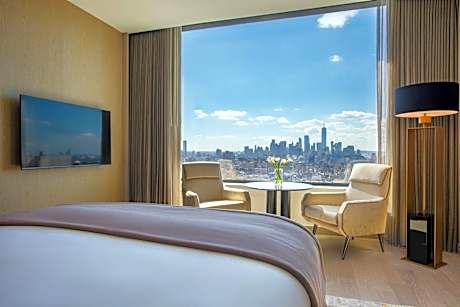 Liberty One Bedroom King Suite - High Floor