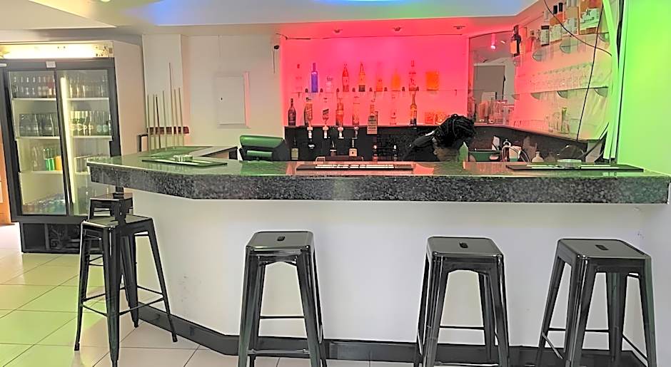 Airport Inn And Suites