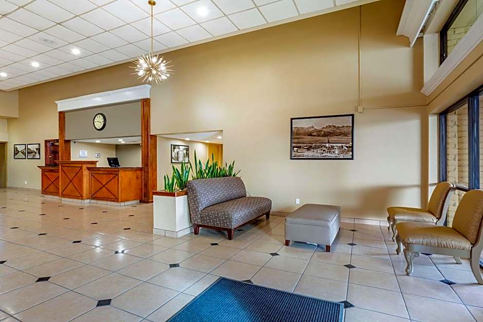 Clarion Inn & Suites Roswell