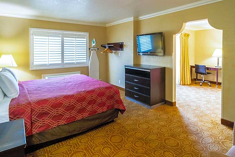 Econo Lodge Inn & Suites Fallbrook Downtown