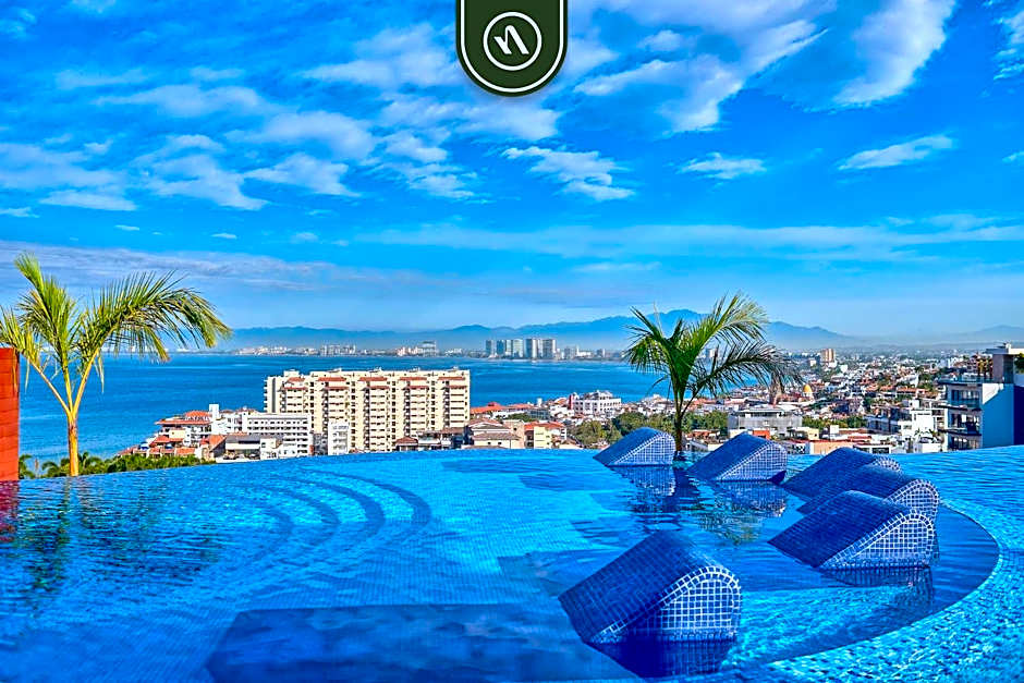 1 BR Condo - Amazing Sunsets Froom the Roof - Pool