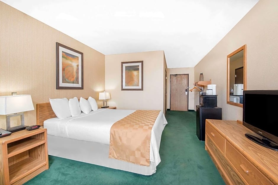 Days Inn & Suites by Wyndham Fargo 19th Ave/Airport Dome