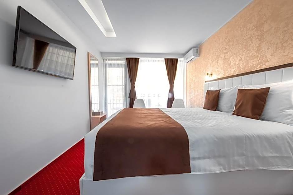 Photo 1 of 18 of Double Room
