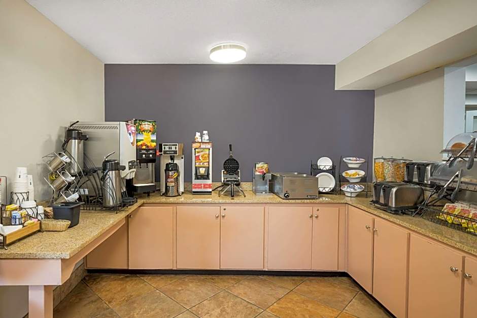 Microtel Inn & Suites by Wyndham Bowling Green