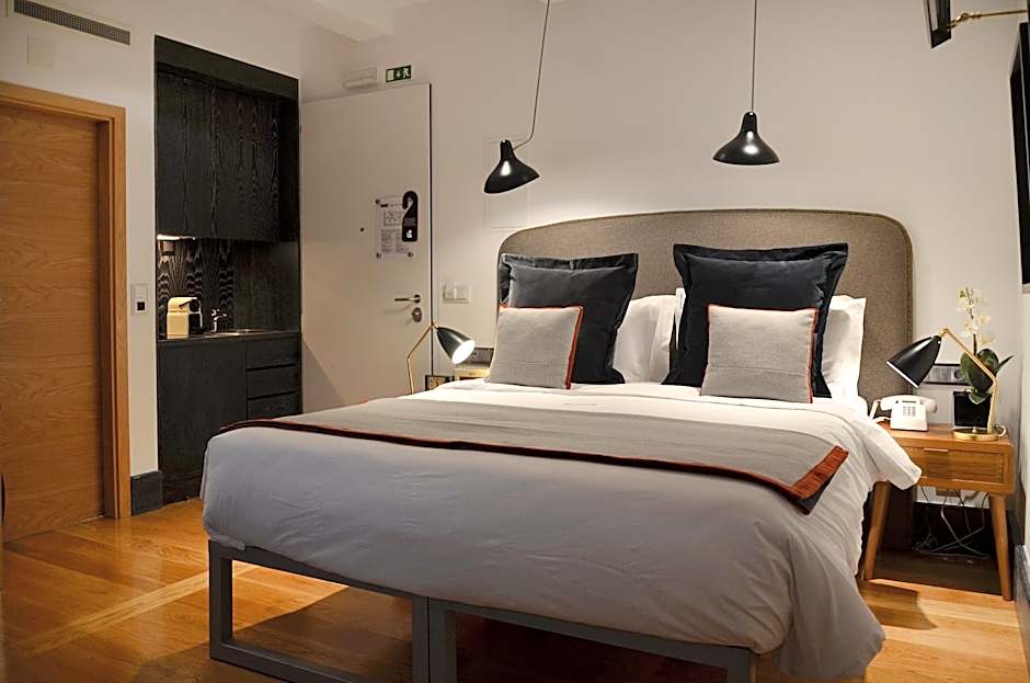 Browns Central Hotel