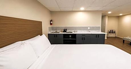 One-Bedroom Suite with One King and One Queen Bed - Non-Smoking