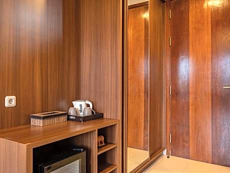 Premium Room with Pool View