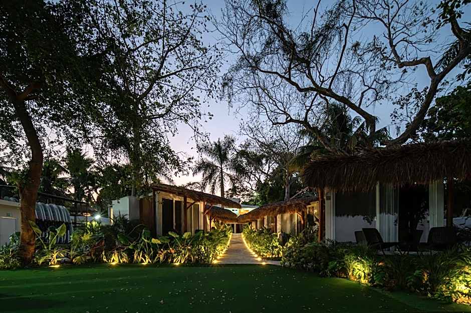 Casa Aakal Lagoon Front