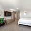 Holiday Inn Express And Suites Bronx NYC By IHG