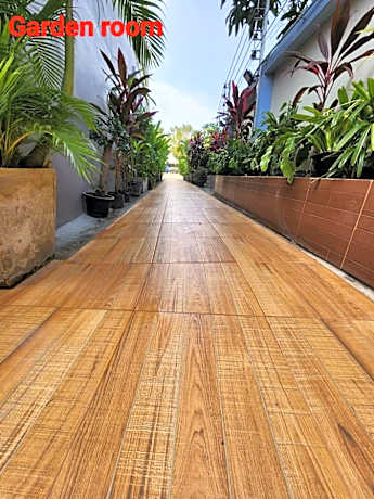 Queen Room with Garden View