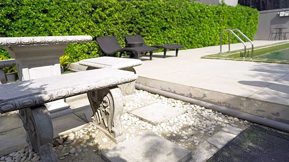 RQ Bangkok Sukhumvit 107 by Collection O