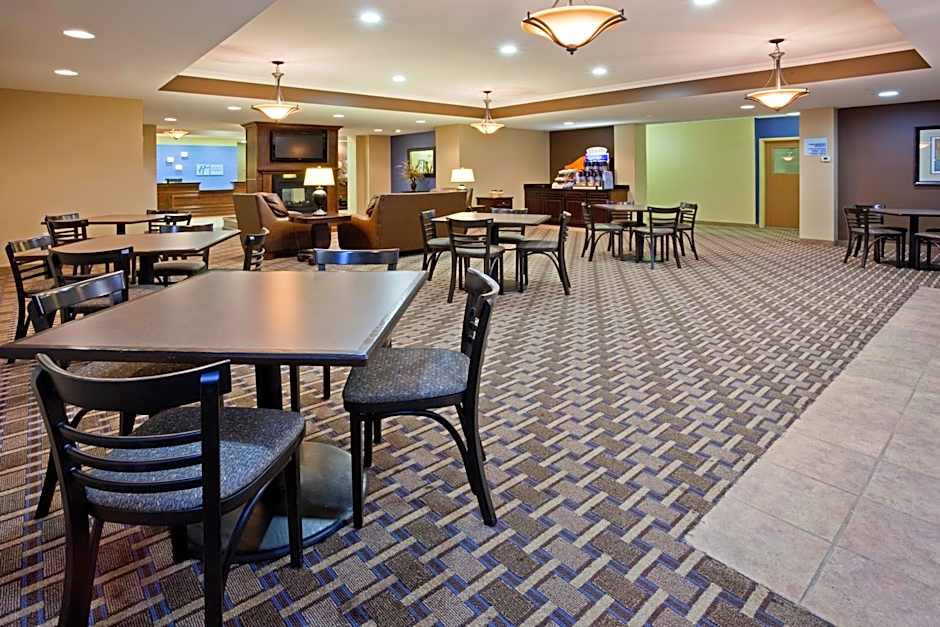 Holiday Inn Express Devils Lake By IHG