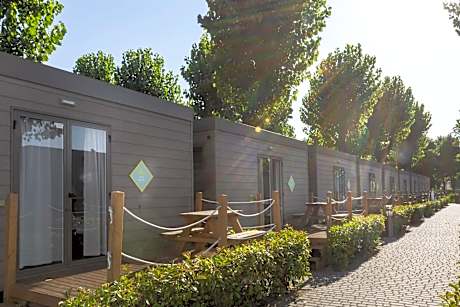 hu Venezia Camping in Town