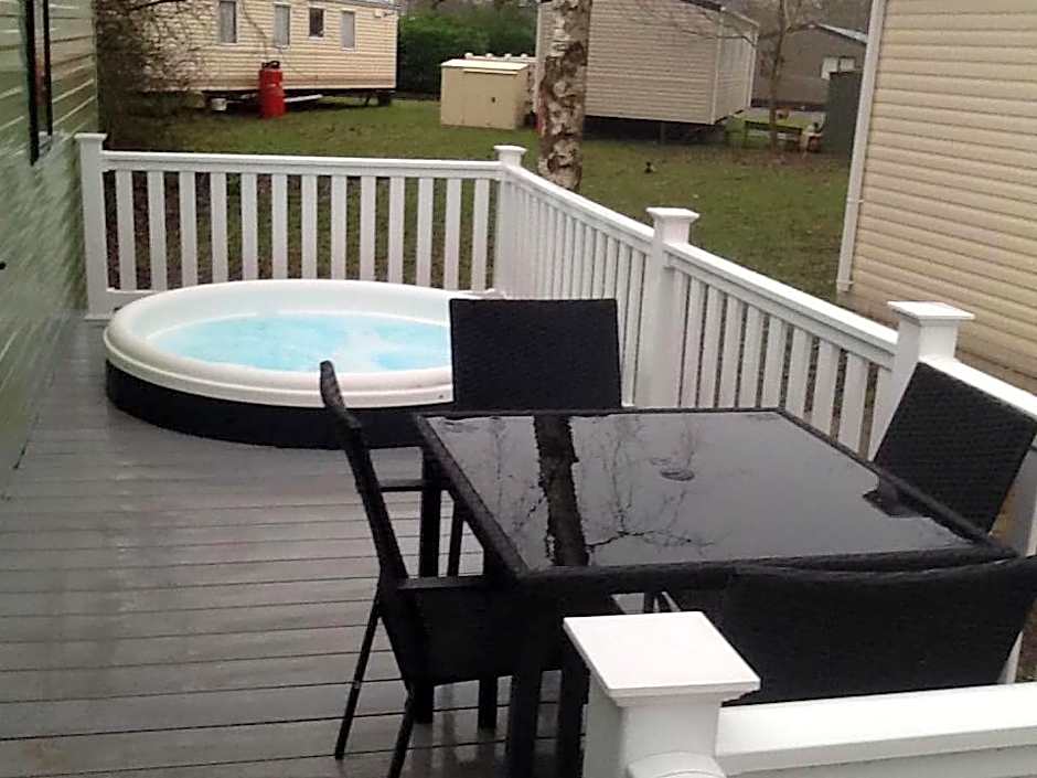 19 Laurel Close Highly recommended 6 berth holiday home with hot tub in prime location