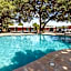 The Historic Leakey Inn