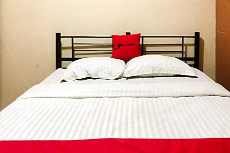 RedDoorz near RS Siloam Karawaci