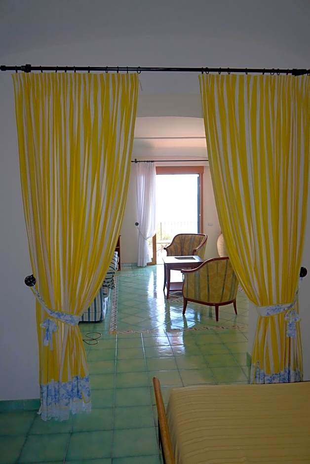 Photo 1 of 13 of Junior Suite, Sea View