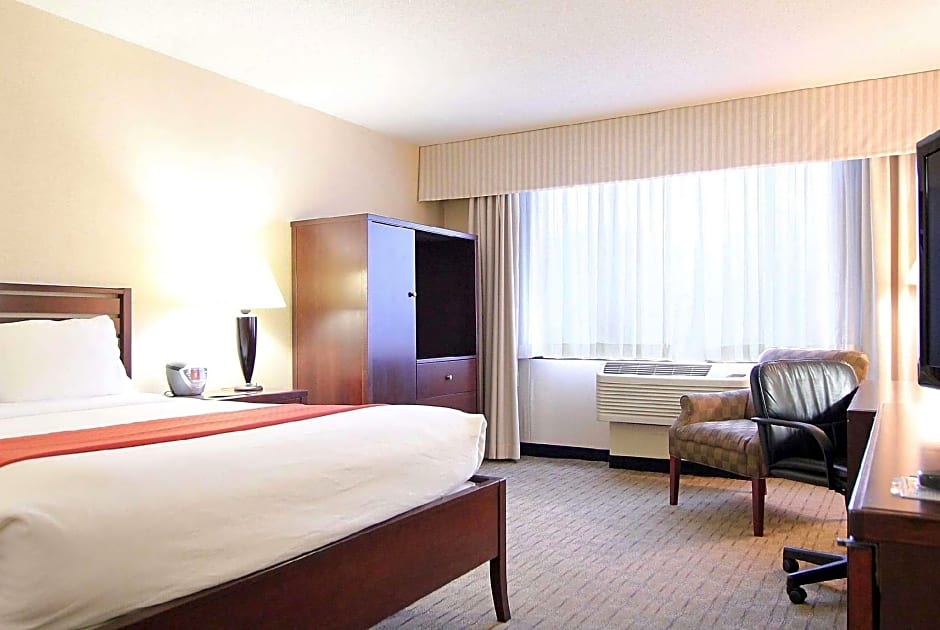 Ramada by Wyndham Minneapolis Airport - Eagan