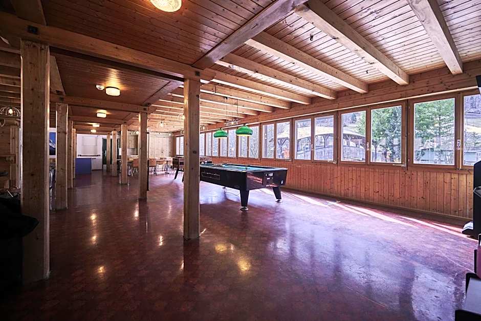 Alpine Base Hostel - Adults only