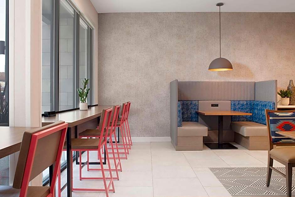 Home2 Suites By Hilton Albuquerque Airport