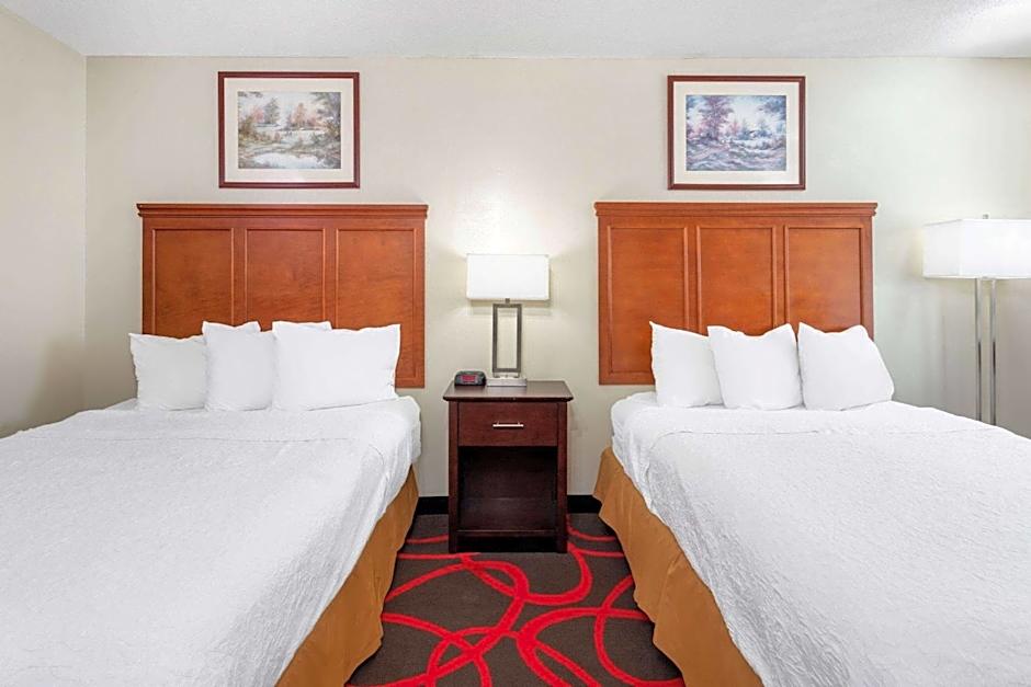 Travelodge by Wyndham Richmond IN