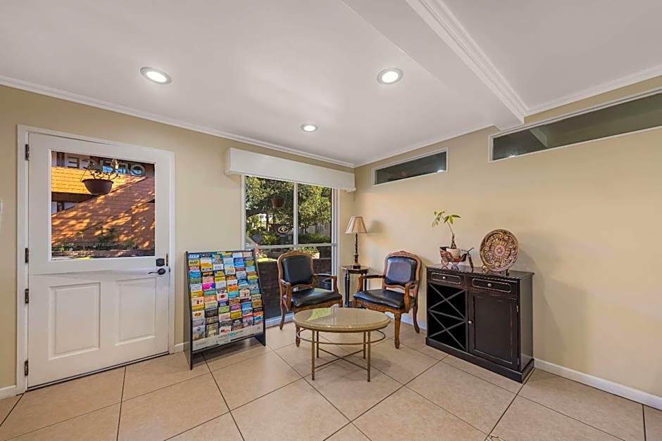 Clarion Collection Carmel Oaks Inn