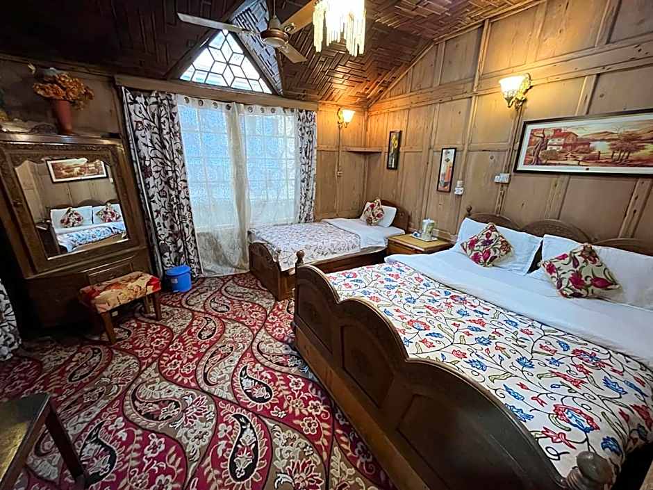 Young Shahzada Group of Houseboats