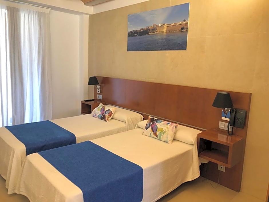 HOTEL ISLA PLANA