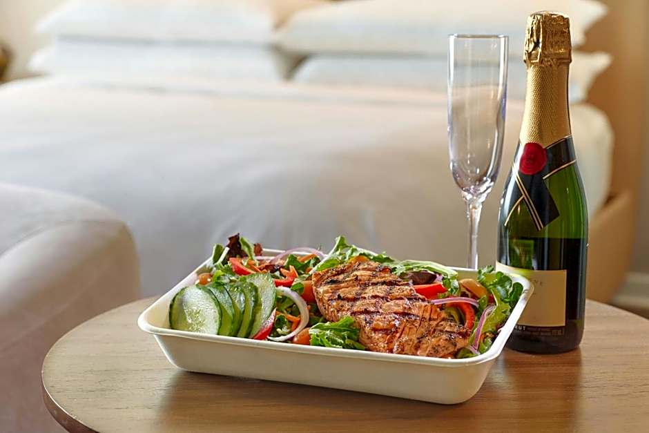 Renaissance by Marriott Atlanta Airport Gateway Hotel